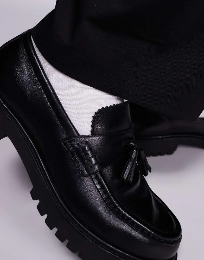 商品WALK LONDON|Walk London Sean tassel loafer in black leather,价格¥836,第2张图片详细描述