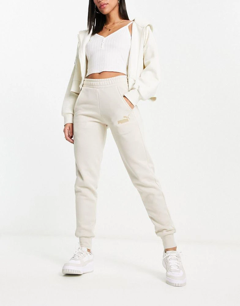 商品Puma|Puma essentials small logo joggers in off white,价格¥240,第2张图片详细描述