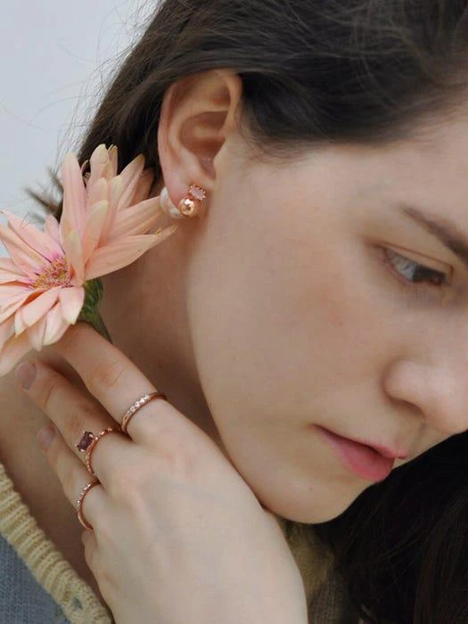 商品ZOENA|Bong bong rose  earring,价格¥416,第2张图片详细描述