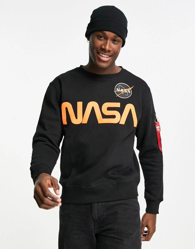 商品Alpha Industries|Alpha Industries NASA reflective orange print sweatshirt in black,价格¥467,第1张图片