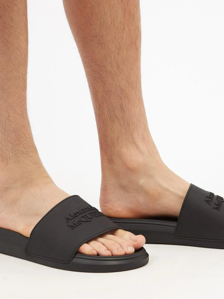 商品Alexander McQueen|Logo-embossed rubber slides,价格¥2557,第3张图片详细描述