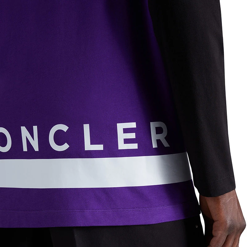 商品Moncler|【预售3-7天】Moncler/蒙克莱 22年秋冬新款 男士霓虹珊瑚紫色纯棉大M图案短袖T恤H20918C000018390T65A,价格¥2284,第5张图片详细描述