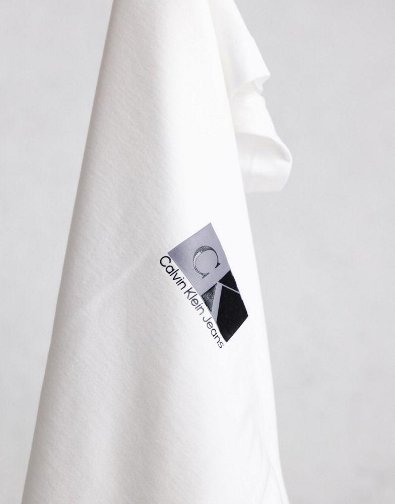 Calvin Klein Jeans small center box logo t-shirt in white商品第4张图片规格展示