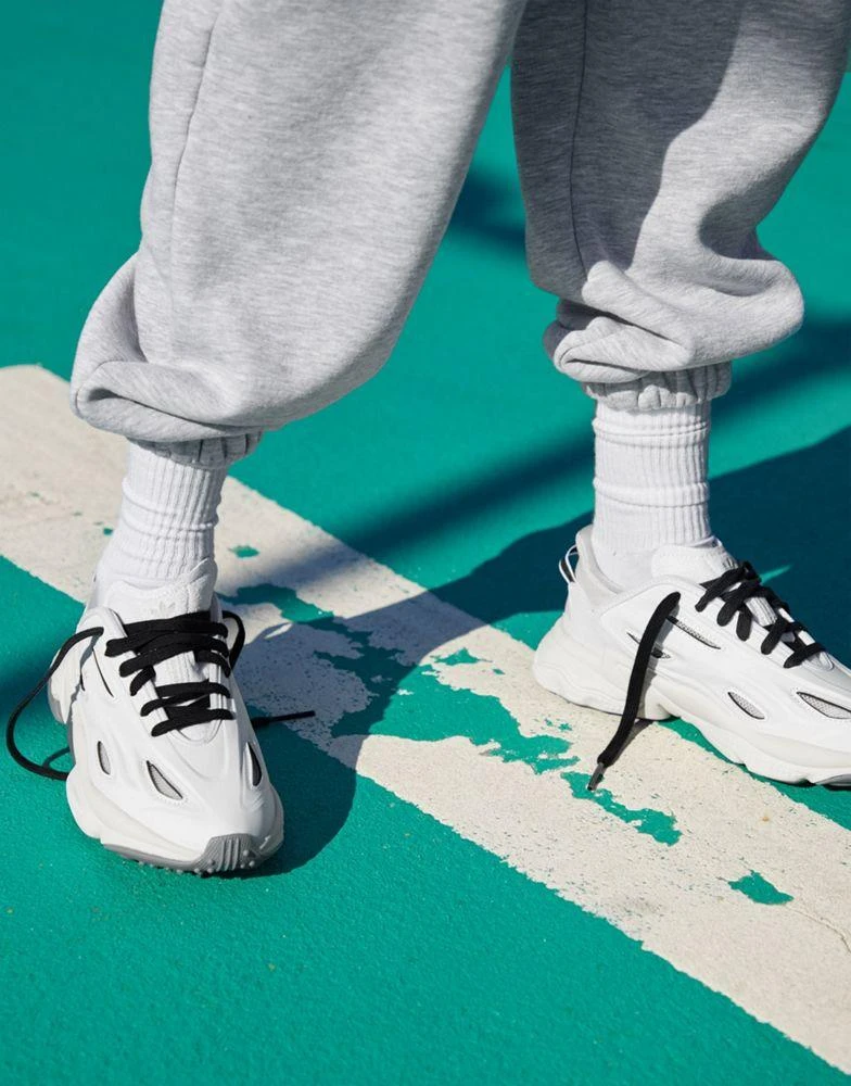 商品Adidas|adidas Originals Ozweego Celox trainers in white with contrast laces,价格¥875,第4张图片详细描述