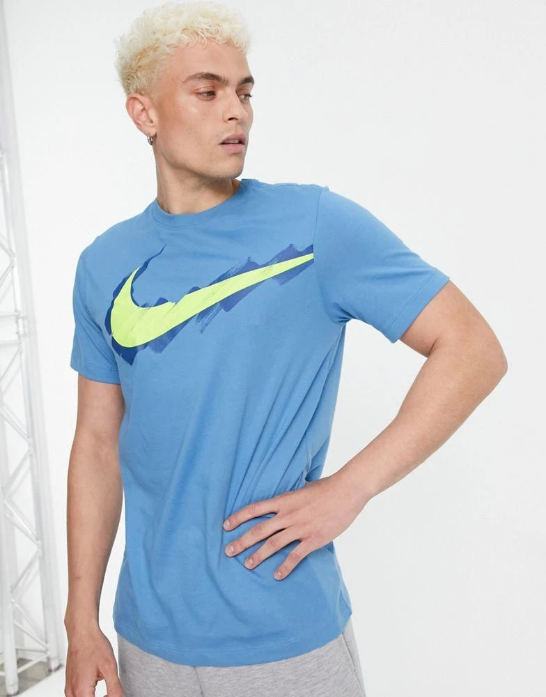 商品NIKE|Nike Training Sport Clash logo t-shirt in blue,价格¥133,第3张图片详细描述