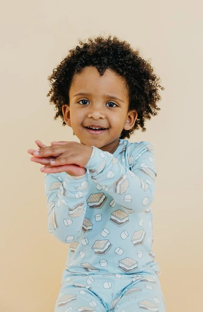 商品Copper Pearl|Kids' 'Smores Fitted Long Sleeve Two-Piece Pajamas,价格¥98,第3张图片详细描述