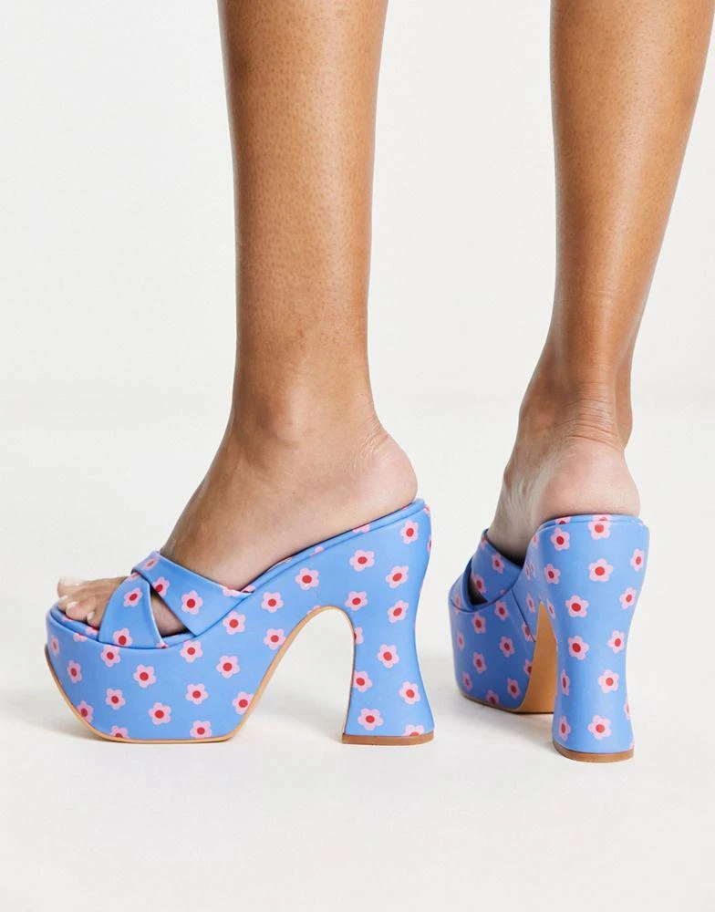 商品Daisy Street|Daisy Street platform heeled sandals in blue floral print,价格¥137,第4张图片详细描述