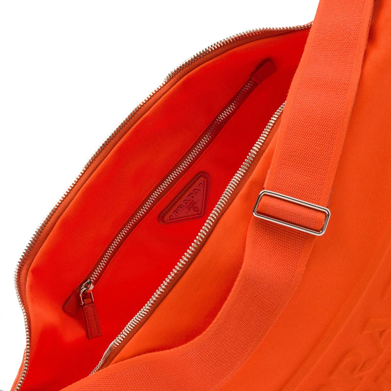 【预售3-7天】PRADA/普拉达 22春夏新款 Triangle系列 男士橘色织物徽标压印银扣拉链开合单肩斜挎手提三角包2VY007_010_F0049_V_OLO 商品