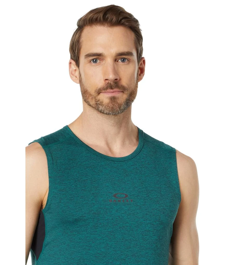 商品Oakley|O Fit Recycled Sleeveless Training Tee,价格¥153,第3张图片详细描述