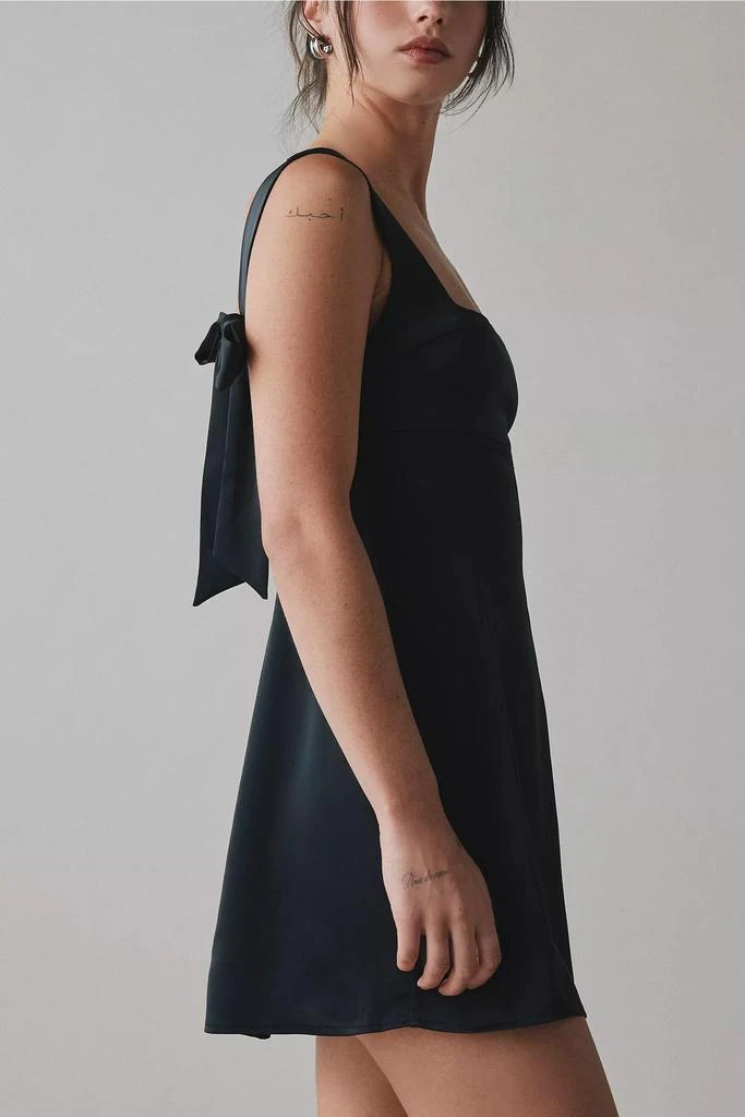 商品Urban Outfitters|UO Bri Double Bow Satin Mini Dress,价格¥292,第3张图片详细描述