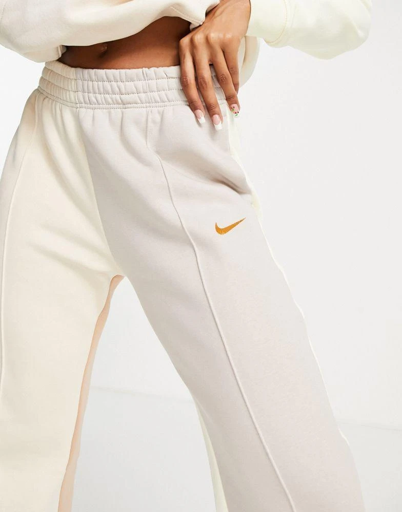 商品NIKE|Nike Metallic Swoosh colour block joggers in cream and grey neutrals,价格¥201,第3张图片详细描述