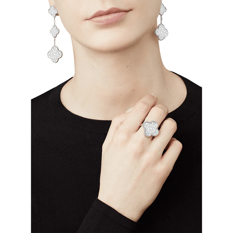  Van Cleef & Arpels/梵克雅宝 经典Magic Alhambra系列 18K金白金镶钻四叶草戒指指环VCARN9WU00 商品