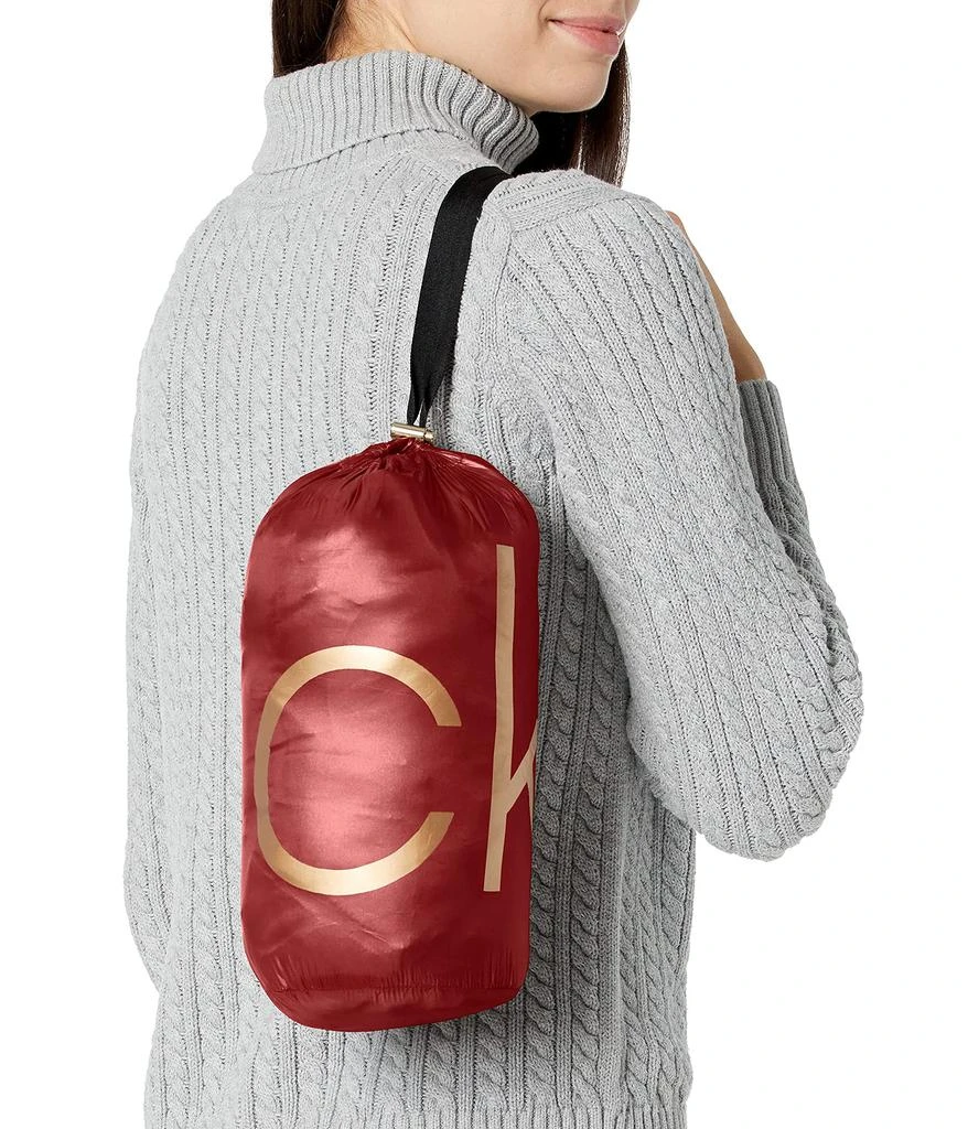 商品Calvin Klein|Women's Chevron Quilted Packable Down Jacket (Standard and Plus),价格¥674,第3张图片详细描述