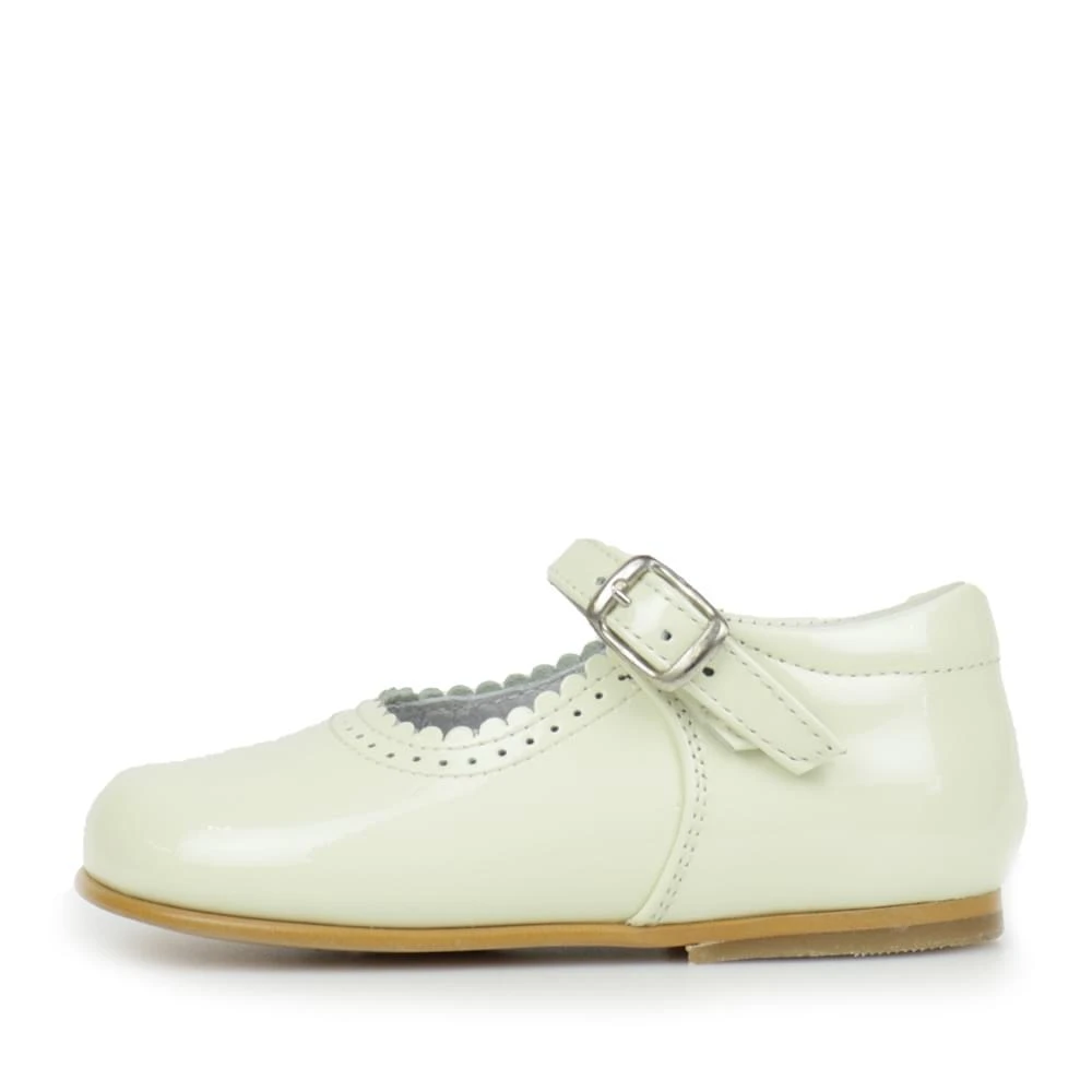 商品Pretty Originals|Cream Patent Shoes,价格¥548,第1张图片