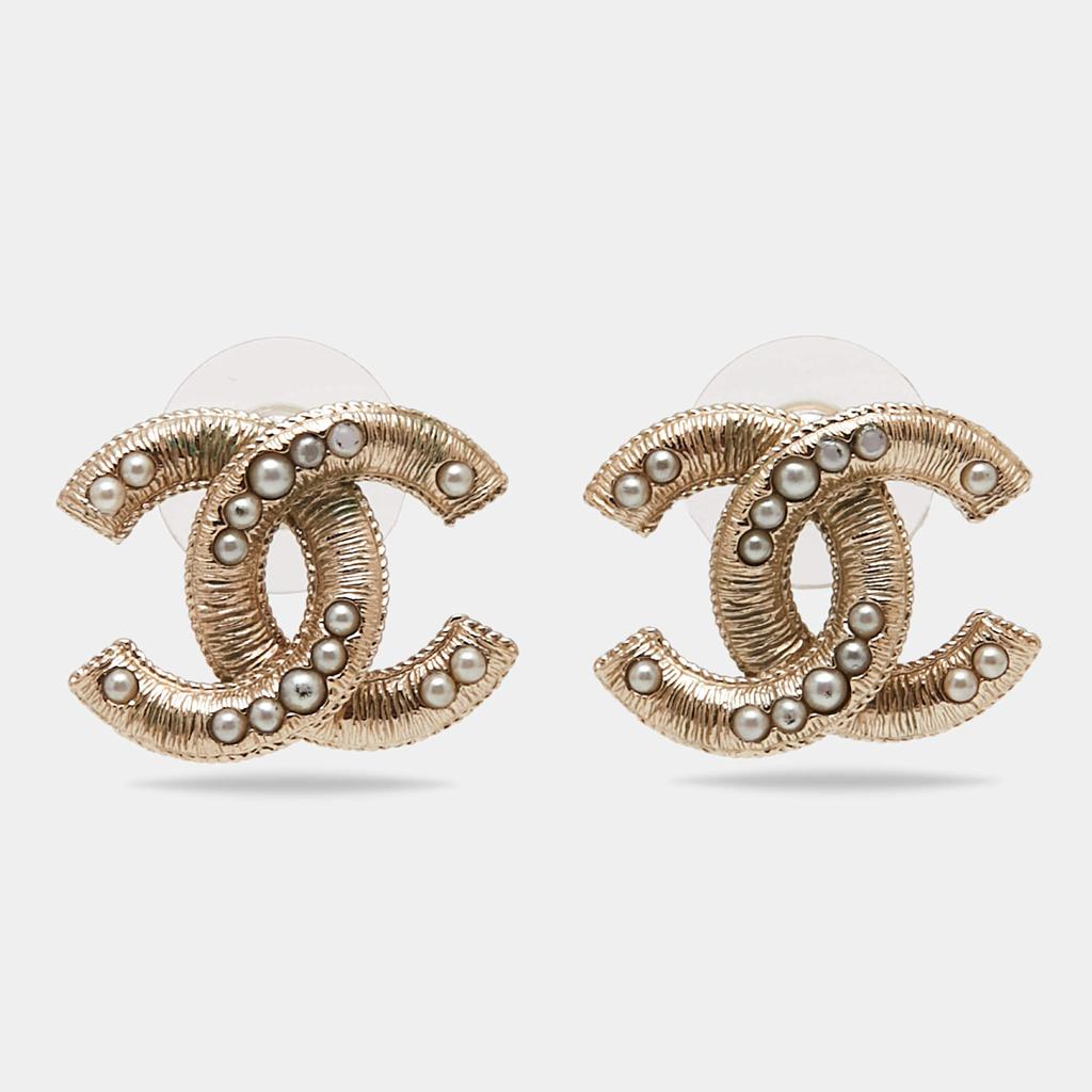 Chanel Pale Gold Tone Faux Pearls CC Stud Earrings商品第1张图片规格展示