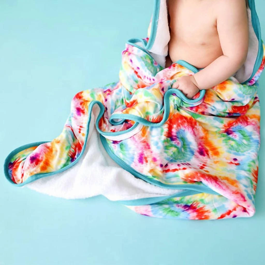 商品Posh Peanut|Kids Totally Tie Dye Hooded Towel In Multi Colored,价格¥373,第2张图片详细描述