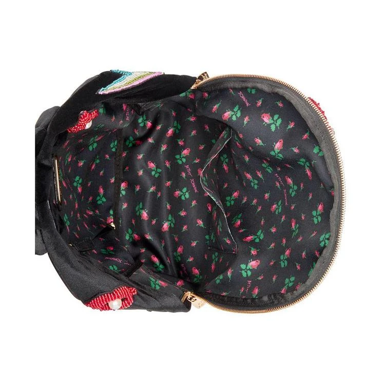 商品Betsey Johnson|丝绒贴布中号背包,价格¥643,第3张图片详细描述