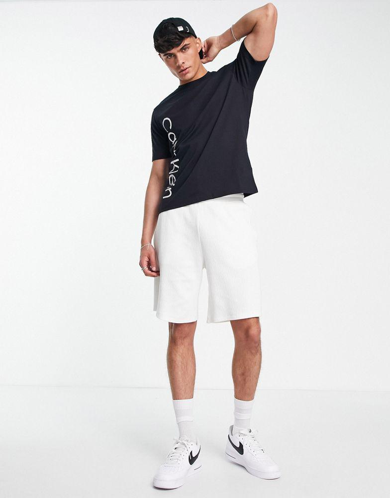 商品Calvin Klein|Calvin Klein Performance vertical logo t-shirt in black,价格¥338,第6张图片详细描述