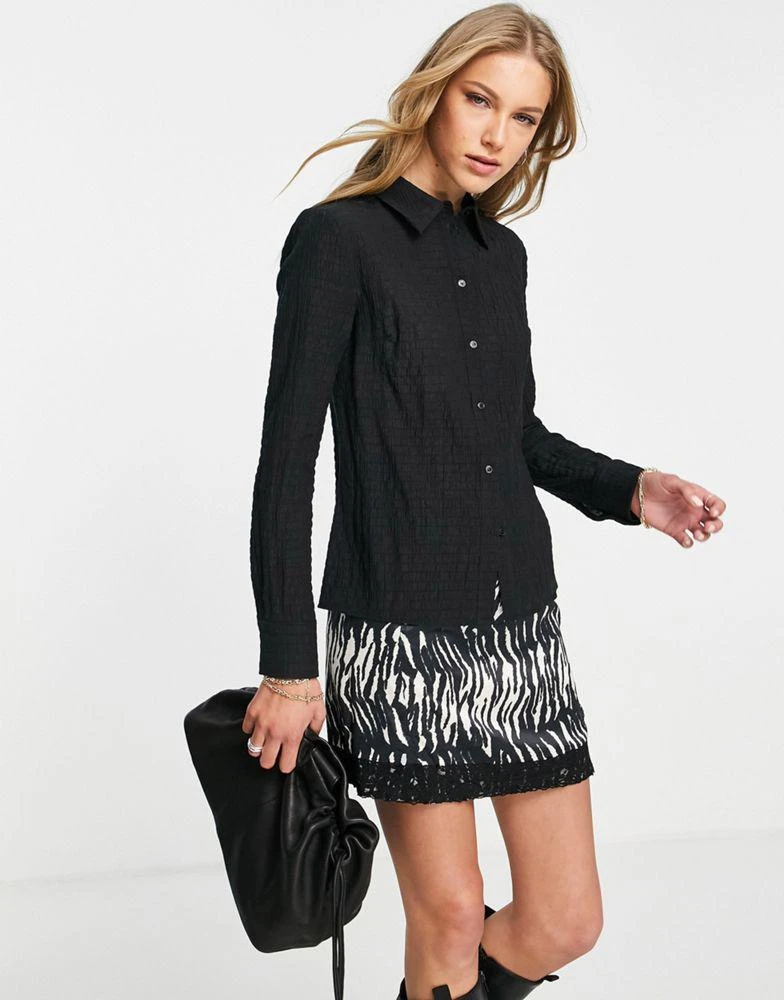 商品Topshop|Topshop textured slim fit 90's shirt in black,价格¥229,第1张图片