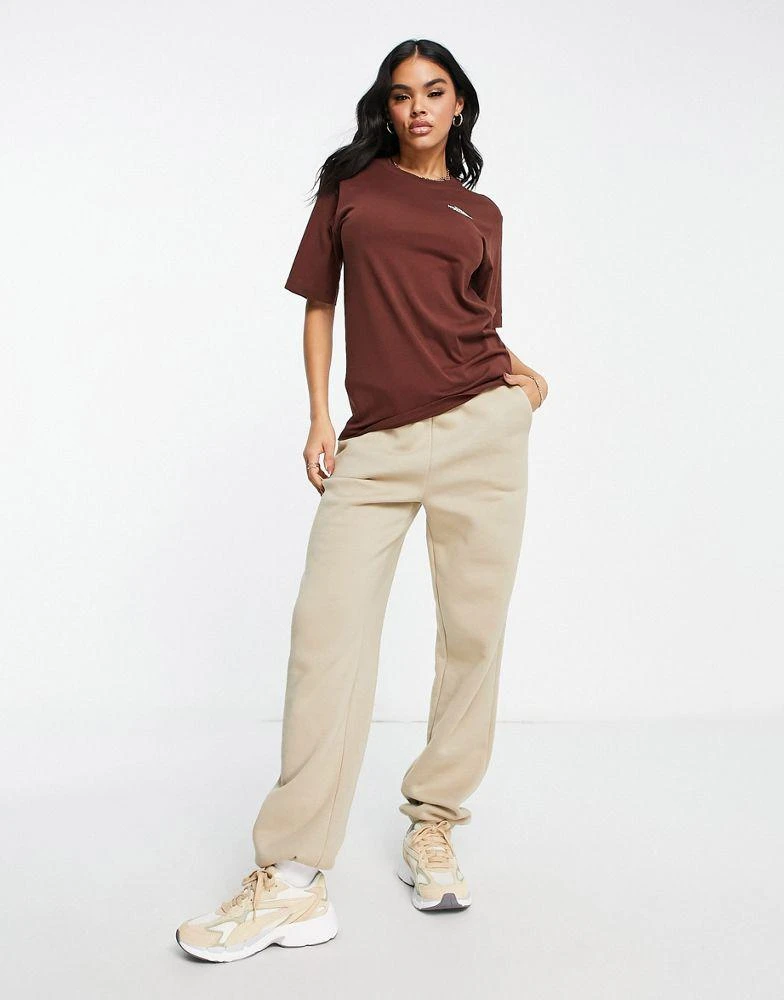 商品The North Face|The North Face Simple Dome relaxed fit t-shirt in brown Exclusive at ASOS,价格¥120,第4张图片详细描述