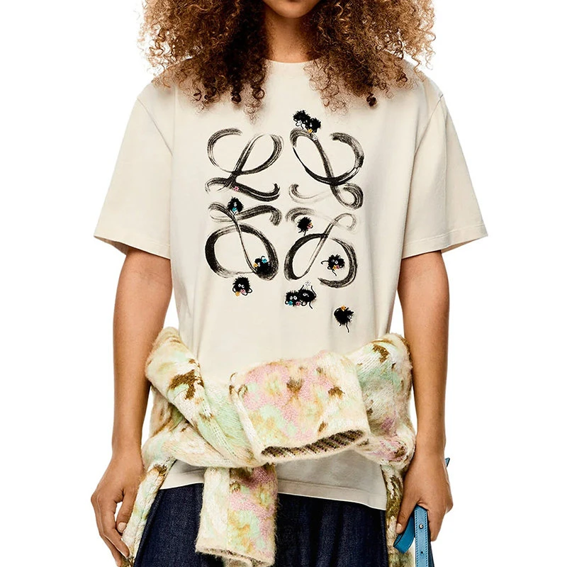 【�预售3-7天】LOEWE/罗意威 22年春夏新款 Spirited Away千与千寻联名系列 男女同款淡褐色/黑色纯棉笔触效果Logo刺绣短袖T恤H928Y22X03-2425 商品