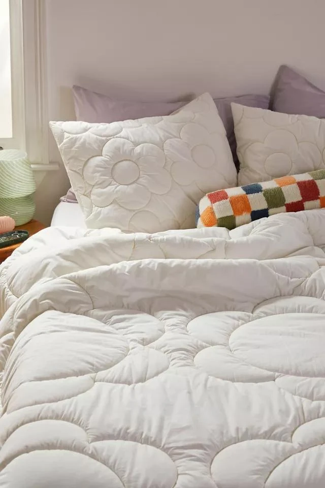 商品Urban Outfitters|Daisy Puff Crisp Organic Cotton Percale Comforter,价格¥895,第1张图片