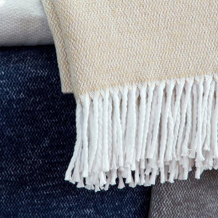 商品Matouk|Pezzo Monogrammed Fringe Throw Blanket,价格¥645,第4张图片详细描述