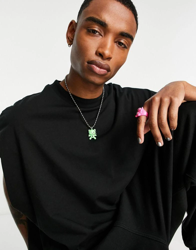 商品ASOS|ASOS DESIGN necklace with Pickles anime character pendant in green,价格¥109,第4张图片详细描述