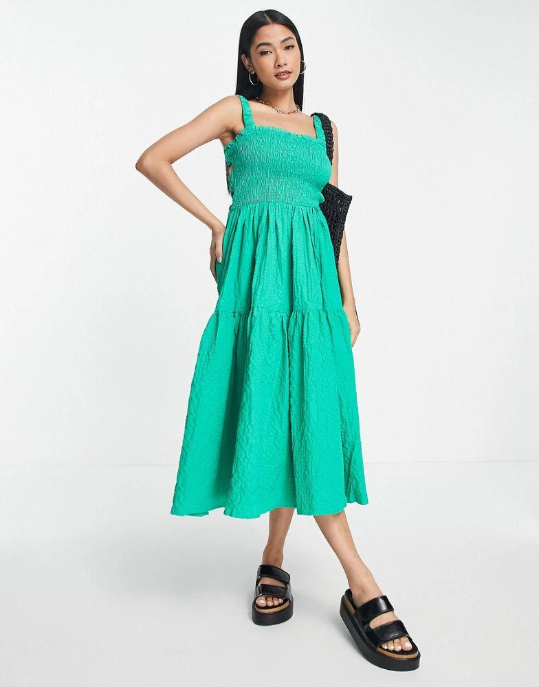 商品VERO MODA|Vero Moda shirred tiered midi dress in green,价格¥281,第1张图片
