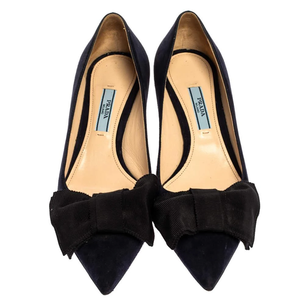 商品[二手商品] Prada|Prada Navy Blue Suede Bow Embellished Pointed Toe Pumps Size 36,价格¥1060,第3张图片详细描述