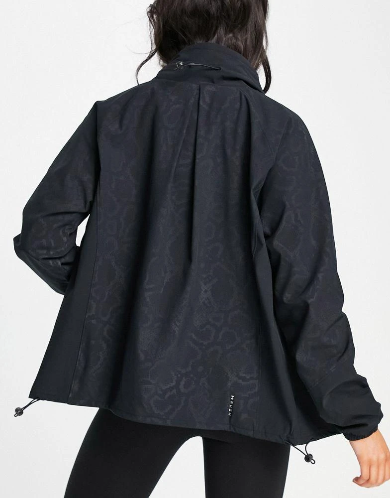 商品Under Armour|Under Armour Rush animal print jacket in black,价格¥498,第3张图片详细描述