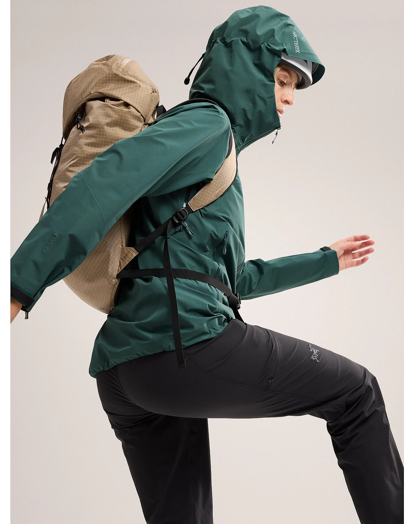 商品Arc'teryx|Arc'teryx 女士户外软壳衣 X000006384BOXCAR 绿色,价格¥4547,第5张图片详细描述