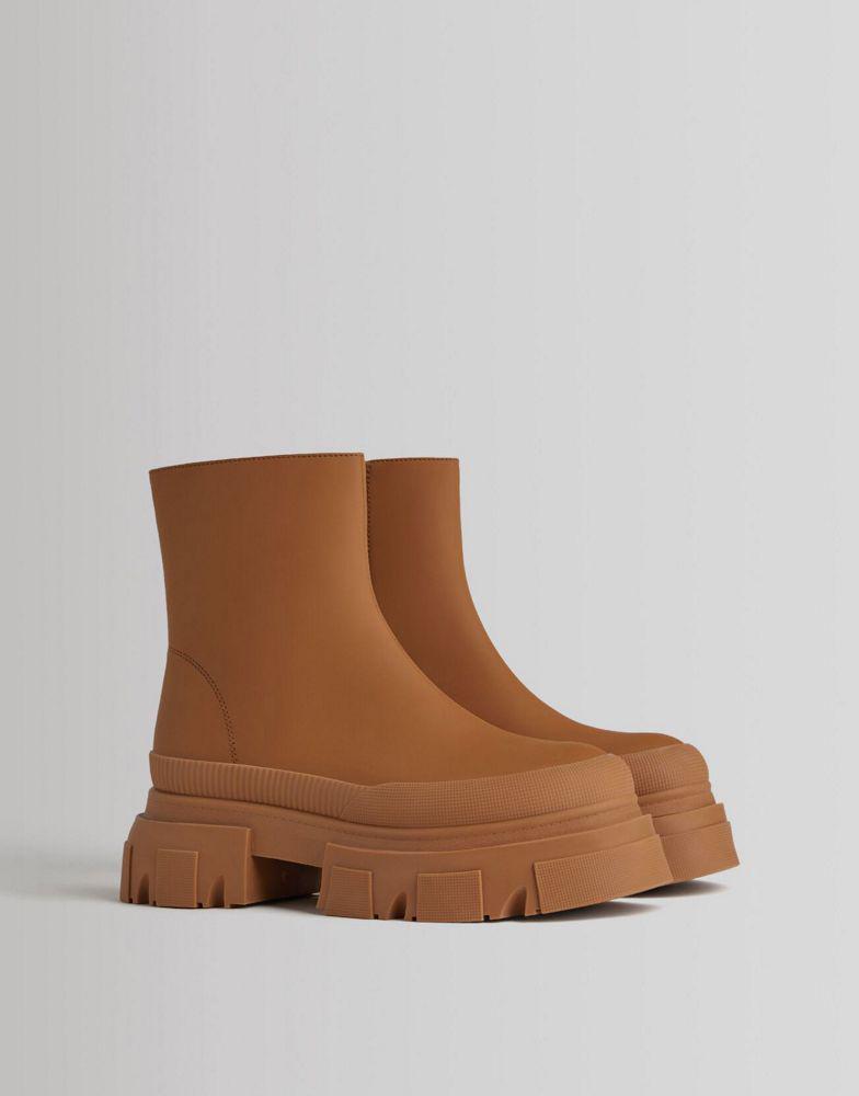 Bershka chunky ankle pull on ankle boots in brown商品第1张图片规格展示