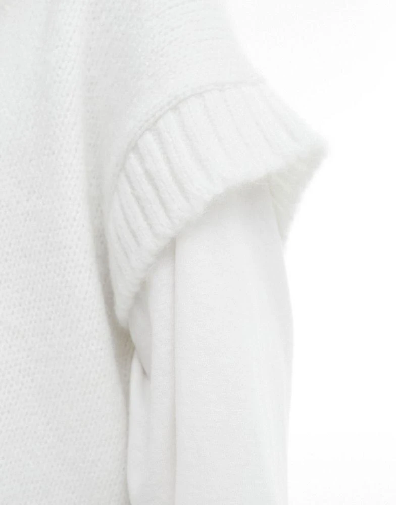 商品Miss Selfridge|Miss Selfridge oversized V neck knitted vest in cream,价格¥158,第3张图片详细描述