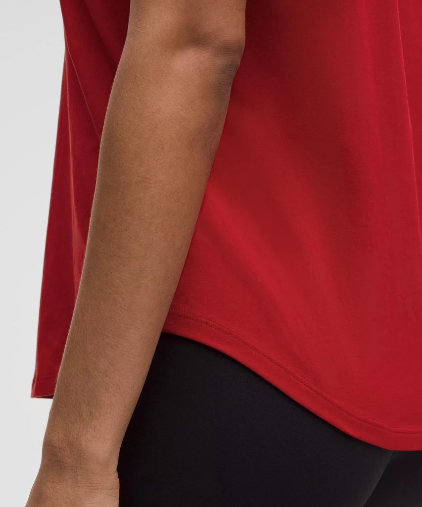 Love Curved-Hem Crewneck T-Shirt 商品