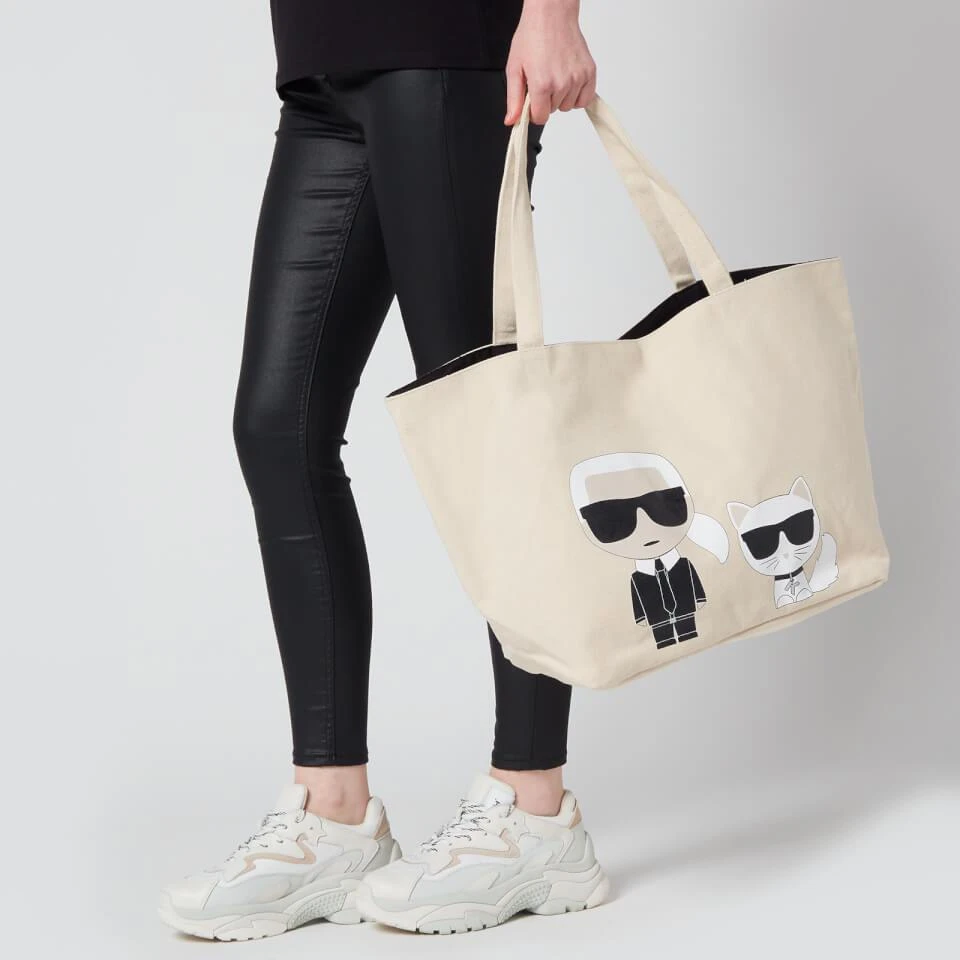 商品Karl Lagerfeld Paris|KARL LAGERFELD Women's K/Ikonik Karl & Choupette Tote Bag - Natural,价格¥451,第2张图片详细描述