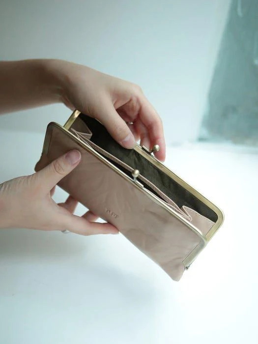 商品YURT|Comb Wallet - Pink Beige,价格¥839,第3张图片详细描述