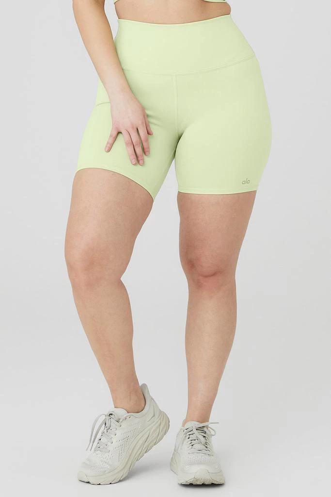 商品Alo|5" Airbrush High-Waist Biker Short - Iced Green Tea,价格¥534,第5张图片详细描述