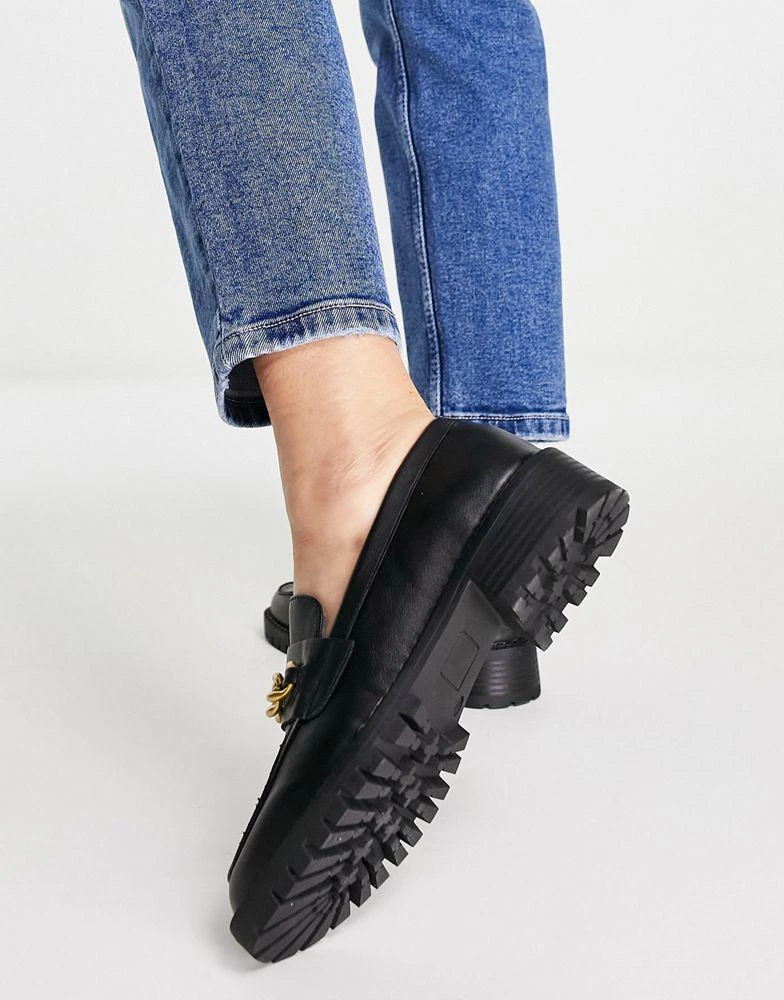 商品Hugo Boss|London Rebel chunky loafers with chain in black,价格¥285,第2张图片详细描述