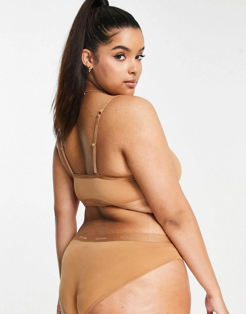 商品Calvin Klein|Calvin Klein Plus Size Form To Body bikini style brief with tonal logo in sandalwood,价格¥99,第2张图片详细描述