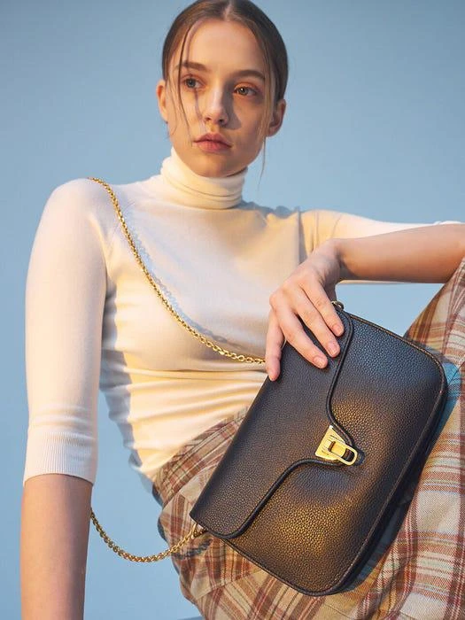 商品Coccinelle|Beat Soft Chain Bag_4 Color,价格¥3072,第4张图片详细描述