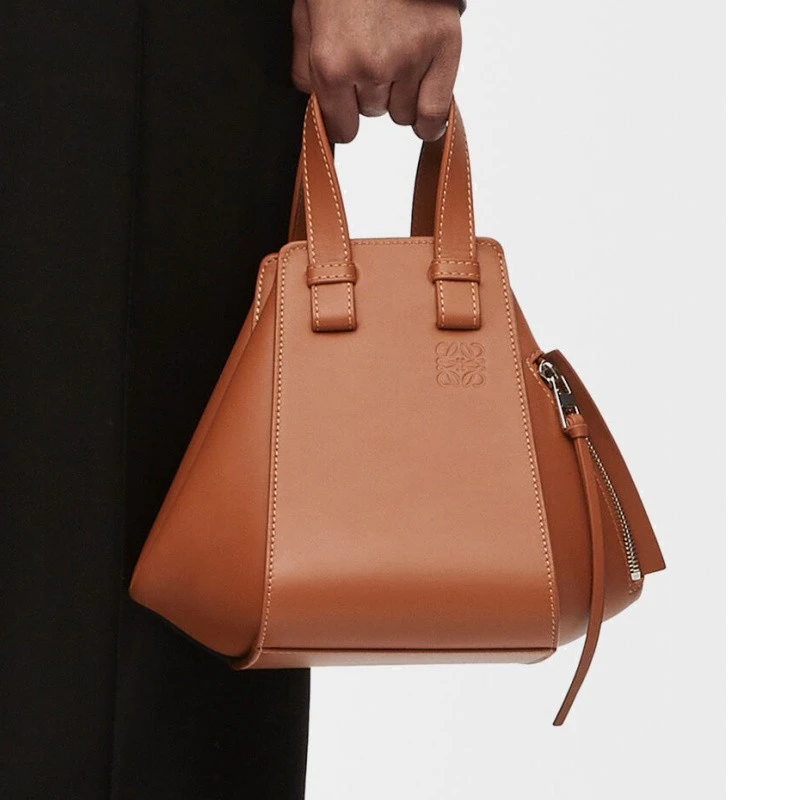 商品Loewe|【预售3-5天】LOEWE/罗意威 女士棕褐色小牛皮手提包,价格¥18816,第4张图片详细描述