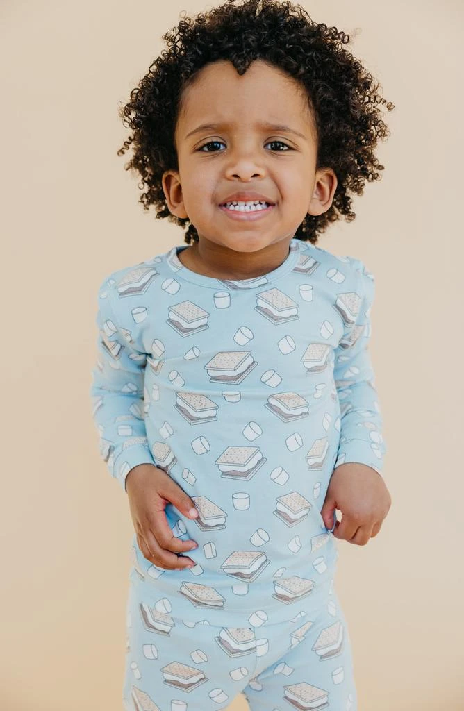 商品Copper Pearl|Kids' 'Smores Fitted Long Sleeve Two-Piece Pajamas,价格¥98,第4张图片详细描述