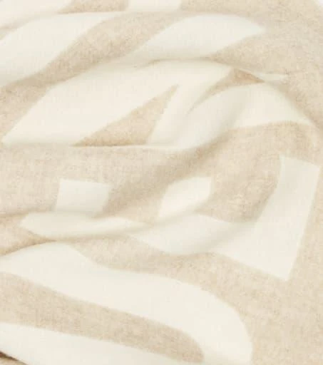 商品Jacquemus|Logo提花初剪羊毛围巾,价格¥1759,第4张图片详细描述