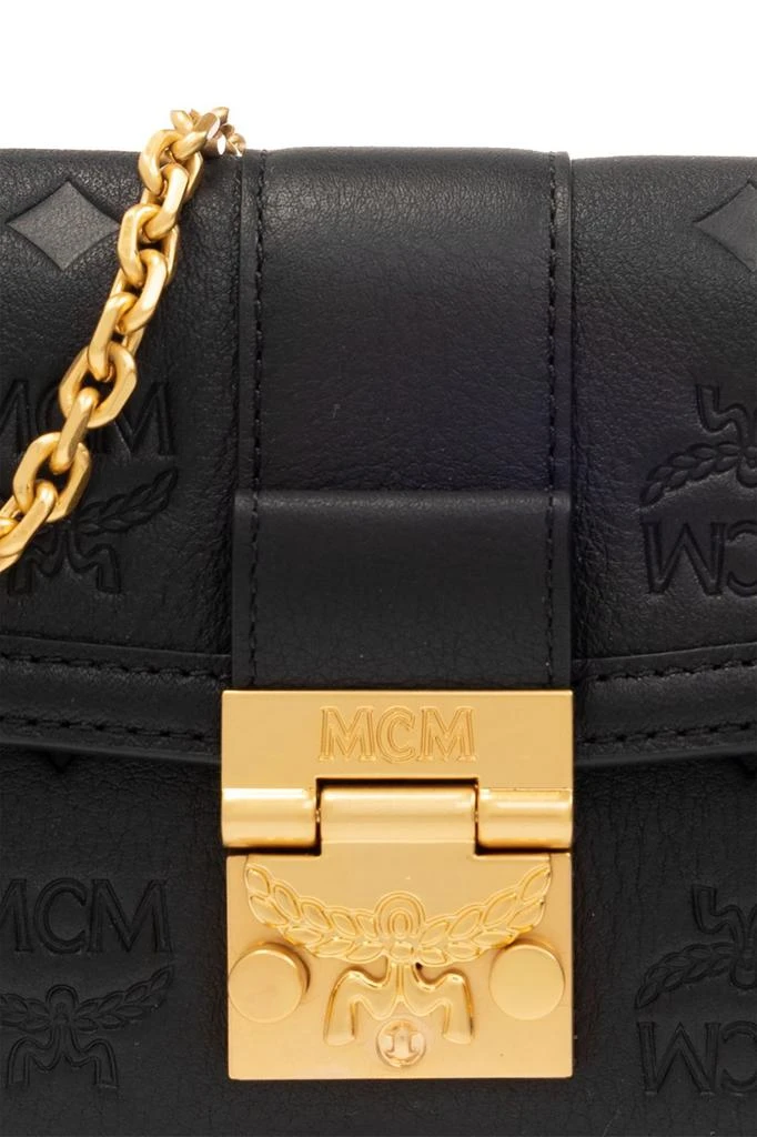 商品MCM|MCM Fold-Over Chain-Link Crossbody Bag,价格¥3893,第5张图片详细描��述