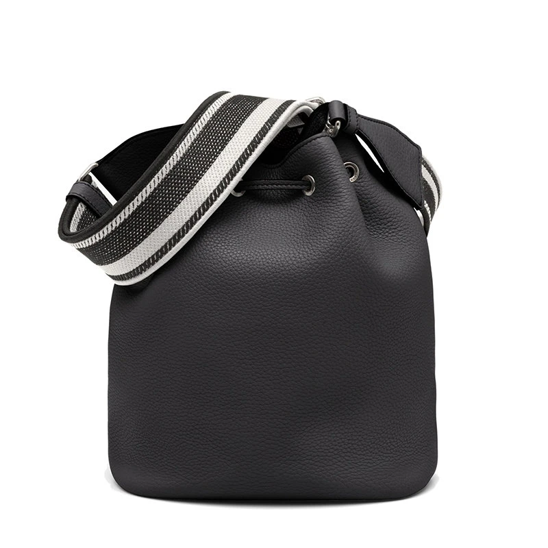 商品Prada|【预售3-7天】普拉达 Flou系列 女士黑色皮革银扣单肩斜跨手提抽绳水桶包1BE060_2DKV_F0002_V_3OO,价格¥18008,第5张图片详细描述