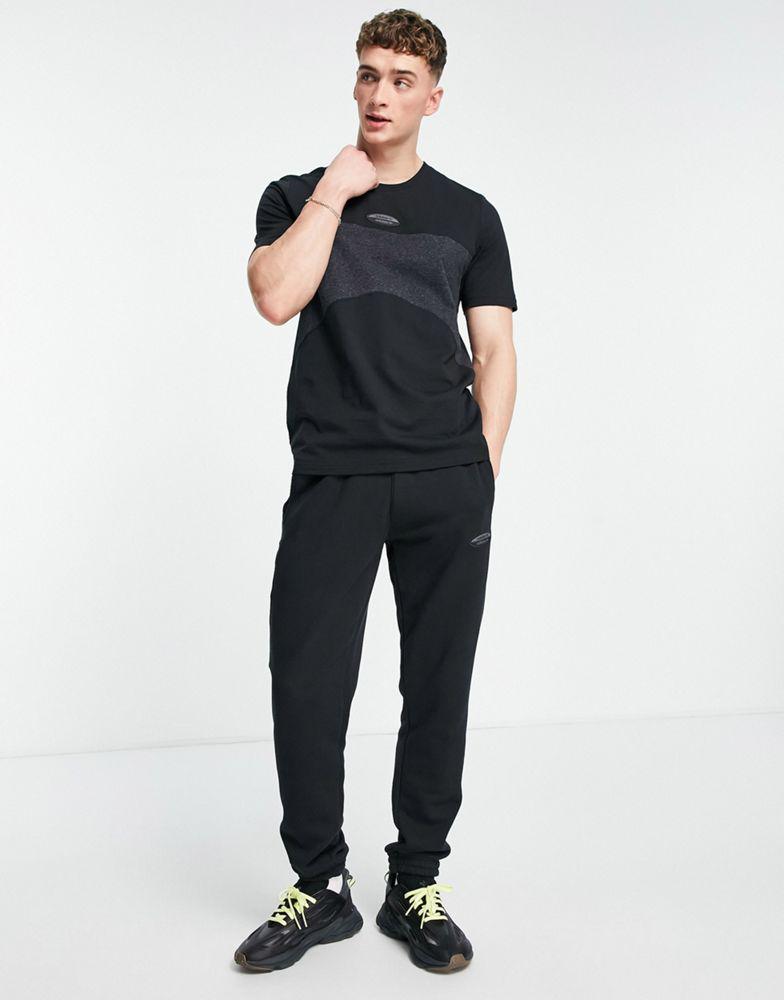 adidas Originals RYV t-shirt in black with fabric contrast panel商品第4张图片规格展示