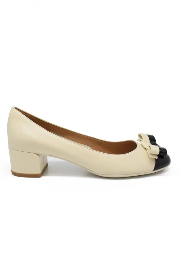 商品Salvatore Ferragamo|Luxury shoes for women salvatore ferragamo beige and black leather pumps,价格¥3049,第1张图片
