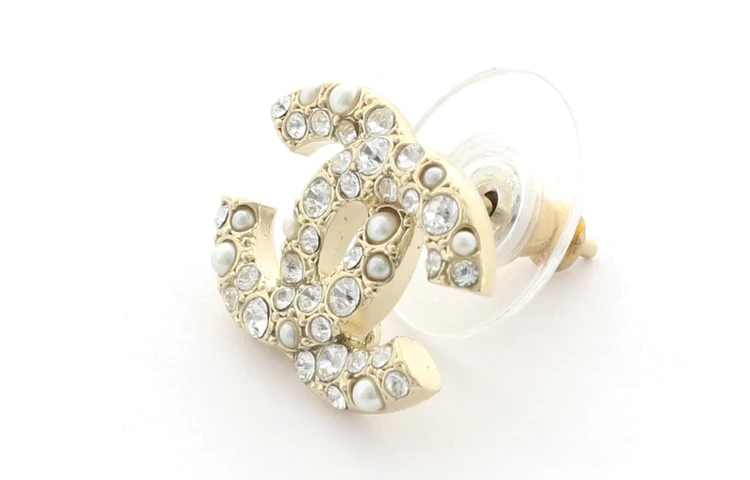 商品[国内直发] Chanel|香奈儿 经典双C珍珠 水钻 耳钉 女款,价格¥7938,第4张图片详细描述
