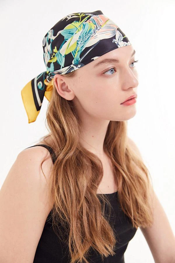 商品Urban Outfitters|Sadie Silky Scarf,价格¥38,第2张图片详细描述